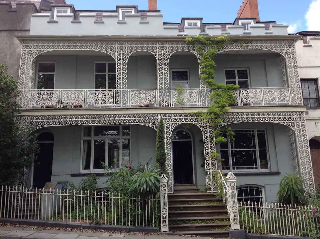 8A Spring Gardens Ξενοδοχείο Haverfordwest Εξωτερικό φωτογραφία